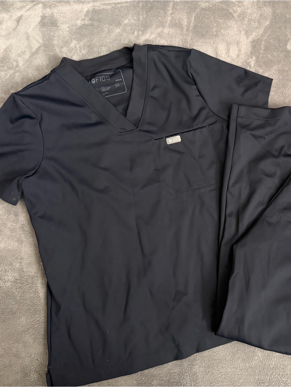 Figs woman’s Black formx Scrub Top and Pants Set